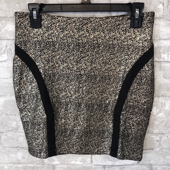 Capulet High Waisted Pencil Skirt - Picture 3 of 8